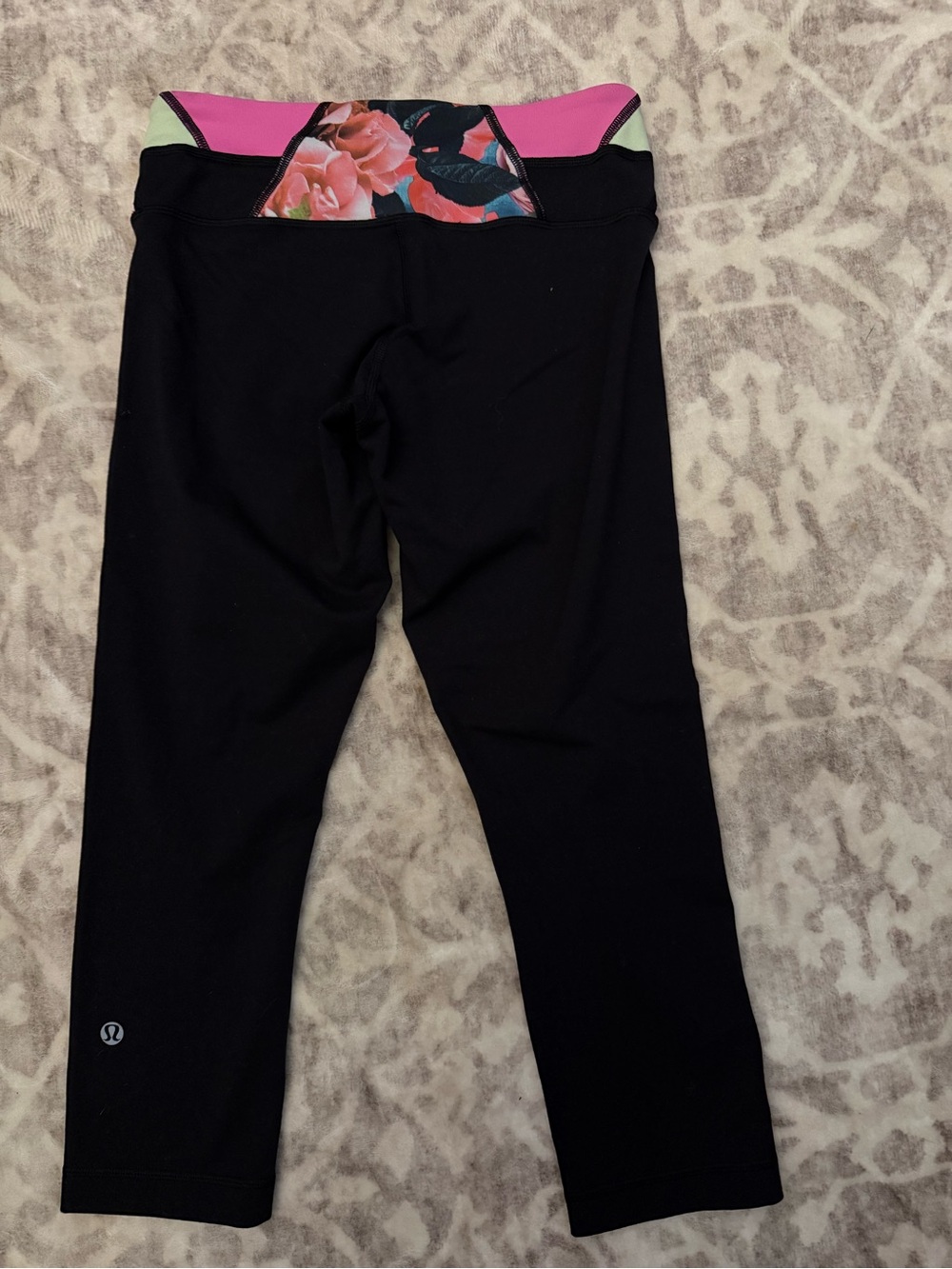Lululemon Black Floral Waistband Cropped Leggings size 4